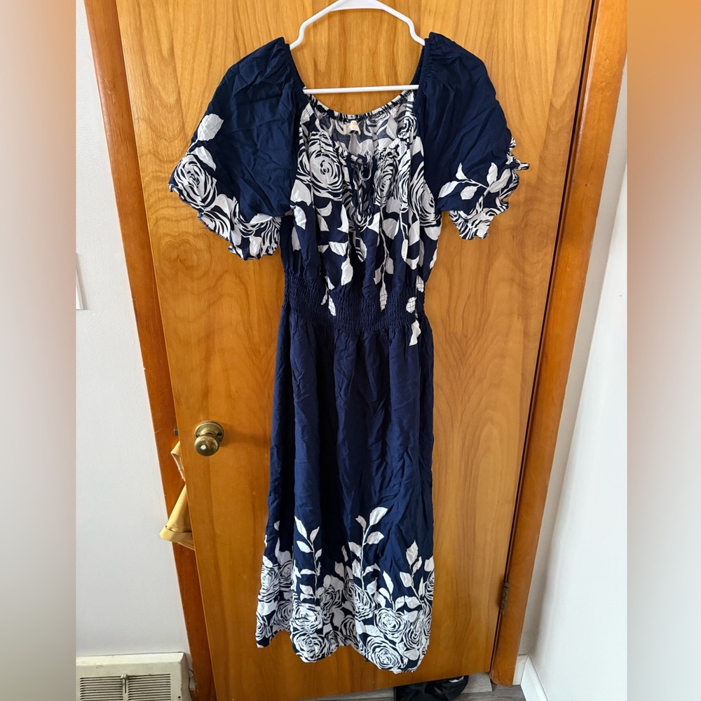 Chic Floral Maxi Dress in Navy and White